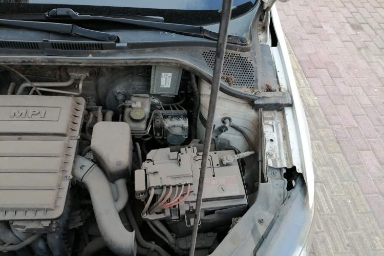Used Volkswagen Jetta 2015 Zhuihui Edition 1.4L Manual Fashion Model Engine Bay Left