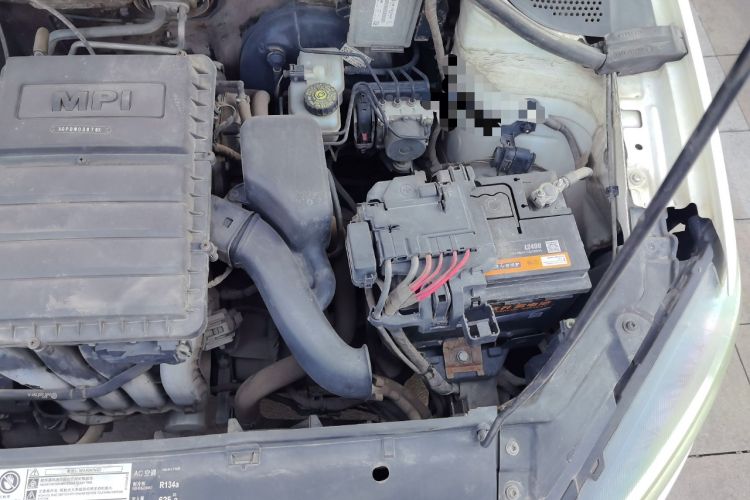 Used Volkswagen Jetta 2015 Zhuihui Edition 1.6L Manual Comfort Model Engine Bay Left