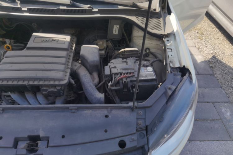 Used Volkswagen Jetta 2015 Value Edition 1.6L Automatic Comfort Version Engine Bay Left