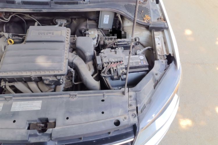 Used Volkswagen Jetta 2015 Value Edition 1.6L Automatic Comfort Version Engine Bay Left