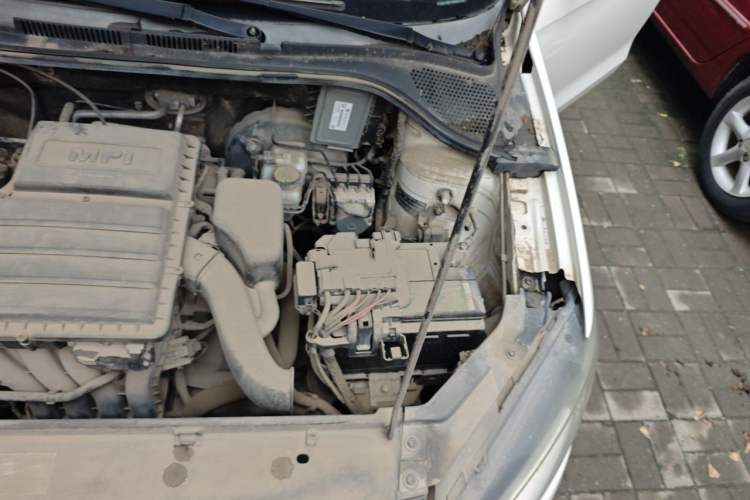 Used Volkswagen Jetta 2015 Zhihui Edition 1.4L Manual Comfort Model Engine Bay Left