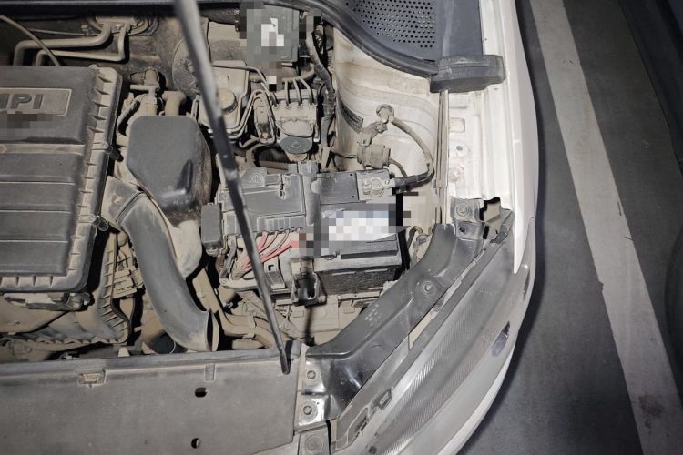 Used Volkswagen Jetta 2015 1.6L Manual Fashion Edition Engine Bay Left