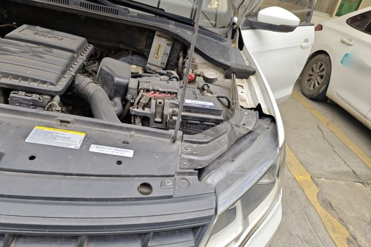 Used Volkswagen Jetta 2015 1.6L Manual Fashion Edition Engine Bay Left
