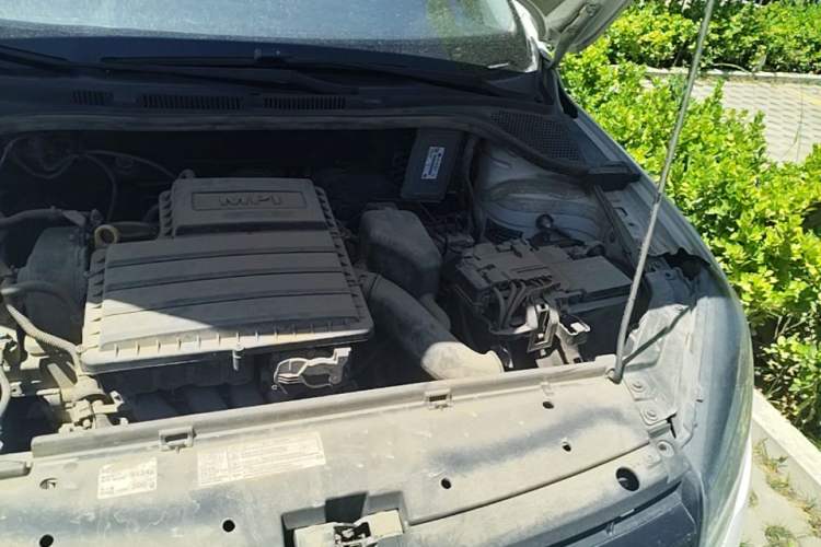 Used Volkswagen Jetta 2015 1.6L Manual Fashion Edition Engine Bay Left