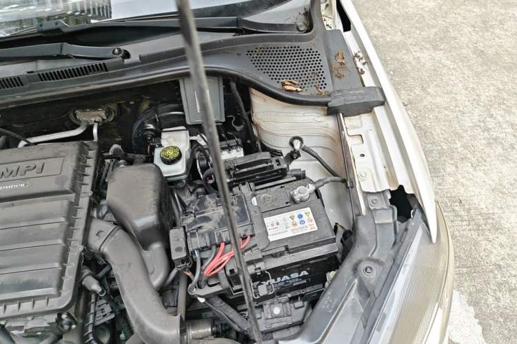 Used Volkswagen Jetta 2015 Value Edition 1.6L Automatic Comfort Version Engine Bay Left