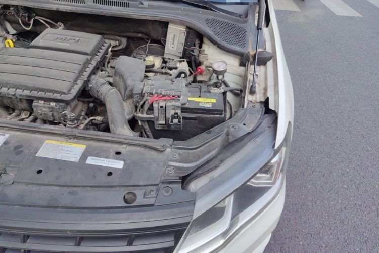 Used Volkswagen Jetta 2015 1.6L Manual Fashion Edition Engine Bay Left