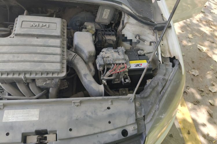 Used Volkswagen Jetta 2015 1.6L Manual Fashion Edition Engine Bay Left