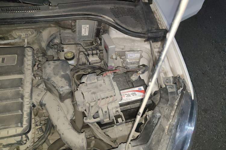 Used Volkswagen Jetta 2015 1.6L Manual Fashion Edition Engine Bay Left