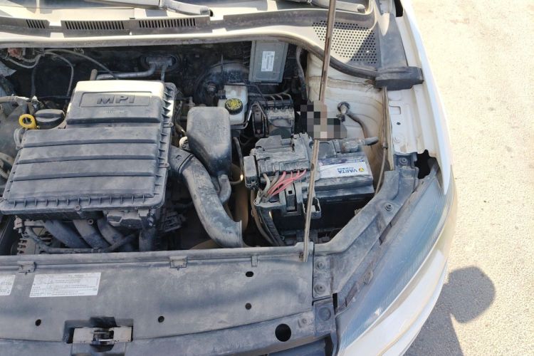 Used Volkswagen Jetta 2015 Zhuihui Edition 1.6L Manual Comfort Model Engine Bay Left