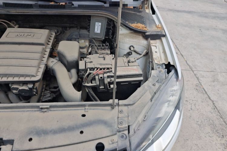 Used Volkswagen Jetta 2015 1.4L Manual Fashion Model Engine Bay Left