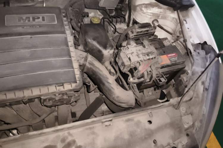 Used Volkswagen Jetta 2015 Value Edition 1.6L Automatic Comfort Version Engine Bay Left