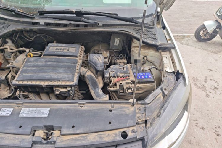 Used Volkswagen Jetta 2015 Value Edition 1.6L Manual Fashionable Style Engine Bay Left