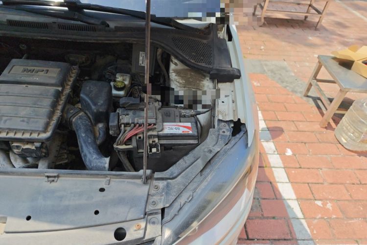 Used Volkswagen Jetta 2015 Zhuihui Edition 1.4L Manual Fashion Model Engine Bay Left