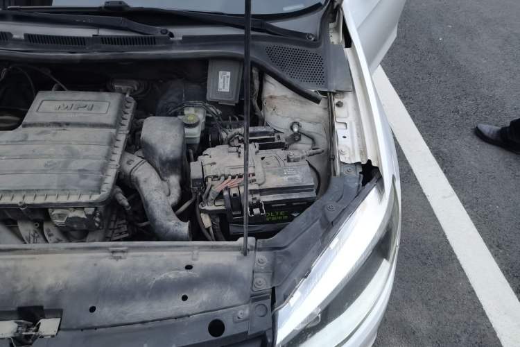Used Volkswagen Jetta 2015 1.6L Automatic Luxury Model Engine Bay Left