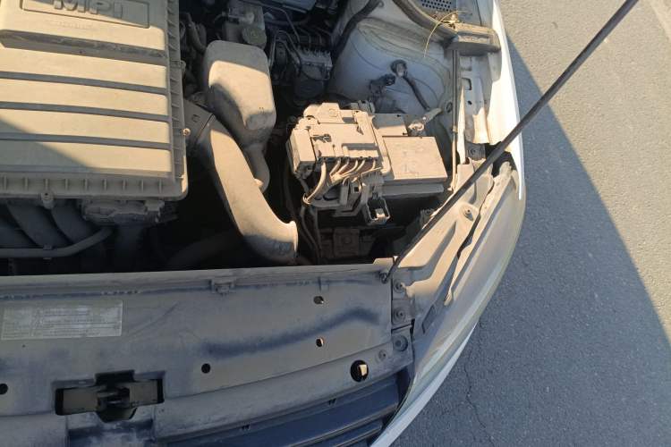 Used Volkswagen Jetta 2015 1.4L Manual Fashion Model Engine Bay Left