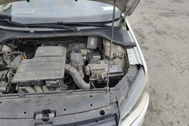 Used Volkswagen Jetta 2015 1.6L Manual Fashion Edition Engine Bay Left