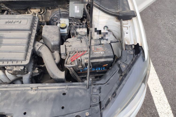 Used Volkswagen Jetta 2015 Zhuihui Edition 1.4L Manual Fashion Model Engine Bay Left