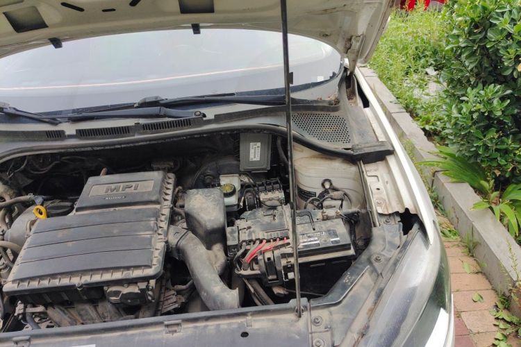 Used Volkswagen Jetta 2015 Zhuihui Edition 1.4L Manual Fashion Model Engine Bay Left