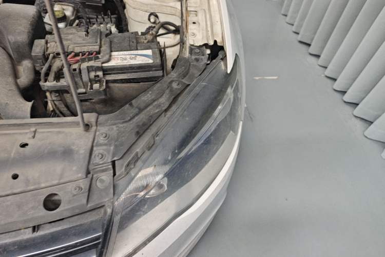 Used Volkswagen Jetta 2015 Value Edition 1.6L Manual Fashionable Style Engine Bay Left