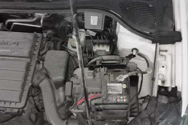 Used Volkswagen Jetta 2015 Value Edition 1.6L Automatic Comfort Version Engine Bay Left