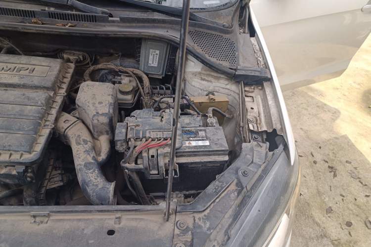 Used Volkswagen Jetta 2015 Zhuihui Edition 1.4L Manual Fashion Model Engine Bay Left