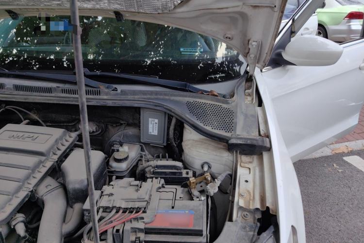 Used Volkswagen Jetta 2015 Value Edition 1.6L Automatic Comfort Version Engine Bay Left