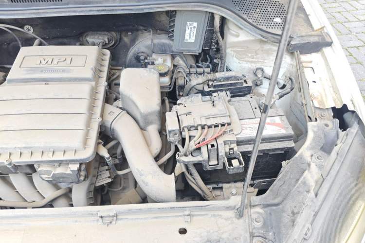 Used Volkswagen Jetta 2015 1.6L Automatic Fashion Model Engine Bay Left