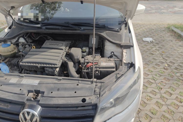 Used Volkswagen Jetta 2015 Zhuihui Edition 1.4L Manual Fashion Model Engine Bay Left