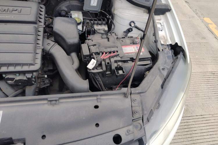 Used Volkswagen Jetta 2015 Value Edition 1.6L Manual Fashionable Style Engine Bay Left
