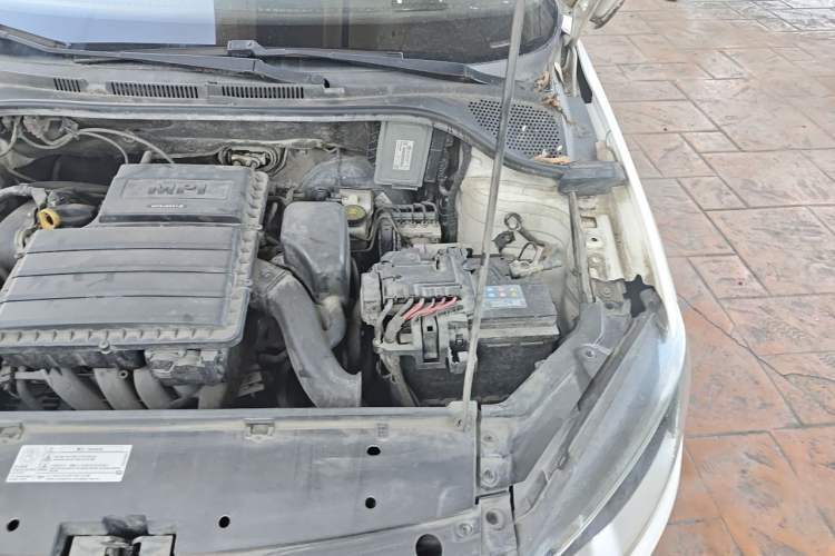 Used Volkswagen Jetta 2015 1.6L Manual Fashion Edition Engine Bay Left