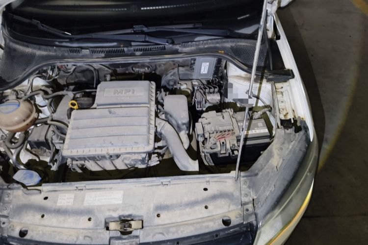 Used Volkswagen Jetta 2015 Zhuihui Edition 1.4L Manual Fashion Model Engine Bay Left