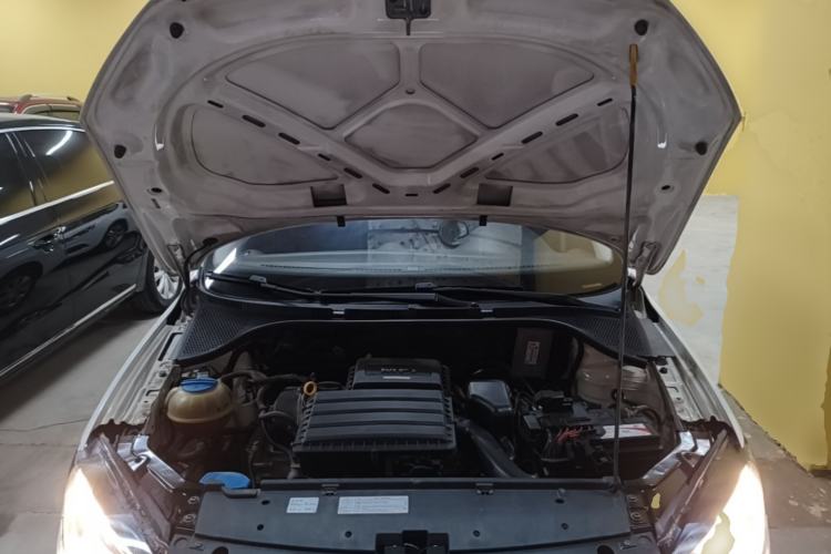 Used Volkswagen Jetta 2015 Value Edition 1.6L Manual Fashionable Style Engine Bay