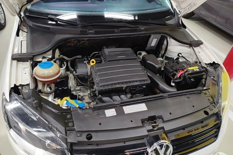 Used Volkswagen Jetta 2015 Value Edition 1.6L Manual Fashionable Style Engine Bay