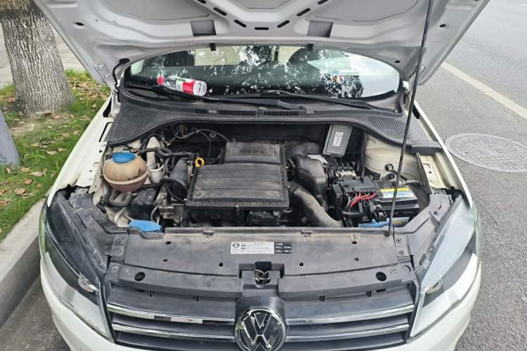 Used Volkswagen Jetta 2015 Zhuihui Edition 1.6L Manual Comfort Model Engine Bay