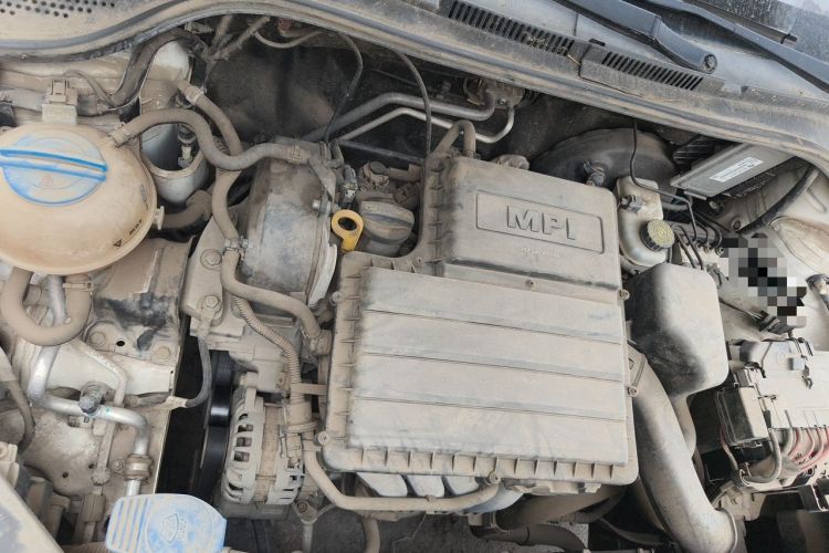Used Volkswagen Jetta 2015 1.6L Manual Fashion Edition Engine Bay Right