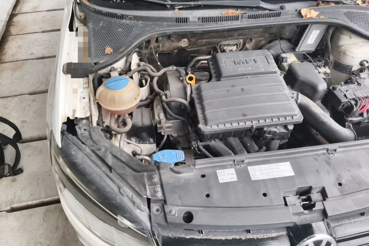 Used Volkswagen Jetta 2015 1.6L Manual Fashion Edition Engine Bay Right