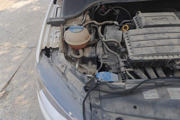 Used Volkswagen Jetta 2015 1.4L Manual Fashion Model Engine Bay Right