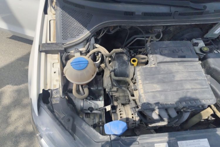Used Volkswagen Jetta 2015 Value Edition 1.6L Manual Fashionable Style Engine Bay Right