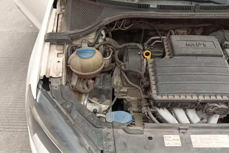 Used Volkswagen Jetta 2015 1.6L Manual Fashion Edition Engine Bay Right