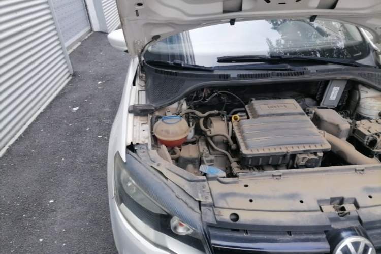 Used Volkswagen Jetta 2015 Zhuihui Edition 1.4L Manual Fashion Model Engine Bay Right