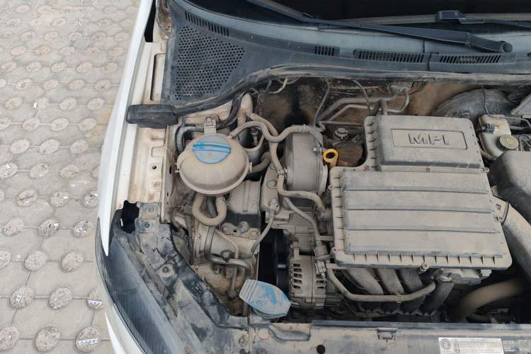 Used Volkswagen Jetta 2015 Zhihui Edition 1.4L Manual Comfort Model Engine Bay Right