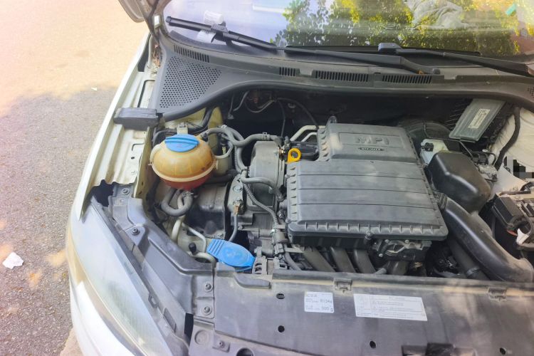 Used Volkswagen Jetta 2015 1.6L Manual Fashion Edition Engine Bay Right