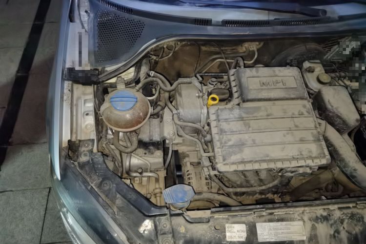 Used Volkswagen Jetta 2015 Zhuihui Edition 1.4L Manual Fashion Model Engine Bay Right