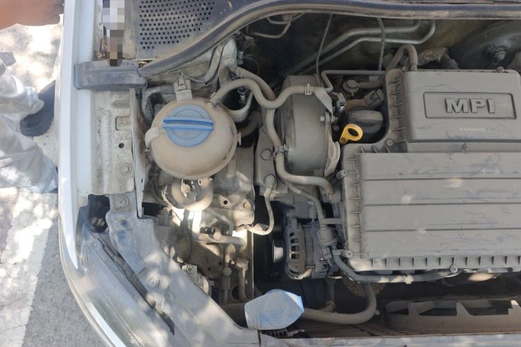 Used Volkswagen Jetta 2015 1.6L Manual Fashion Edition Engine Bay Right