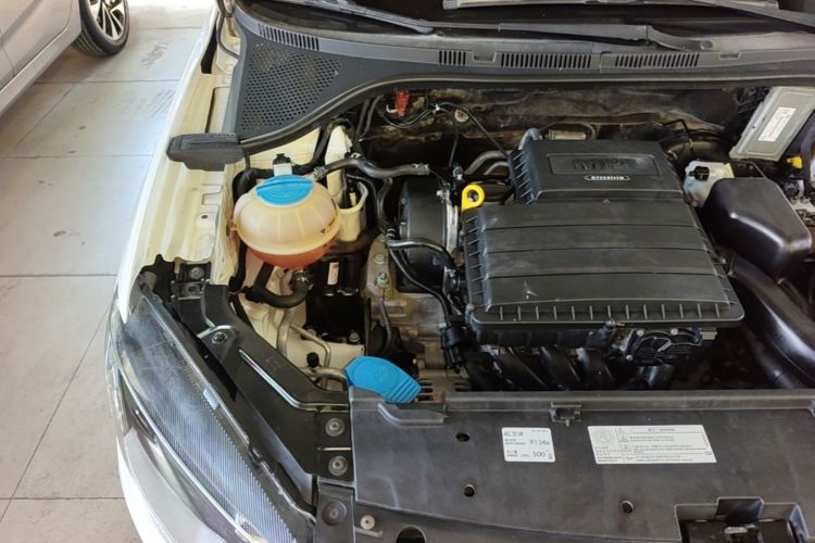 Used Volkswagen Jetta 2015 Value Edition 1.6L Manual Fashionable Style Engine Bay Right