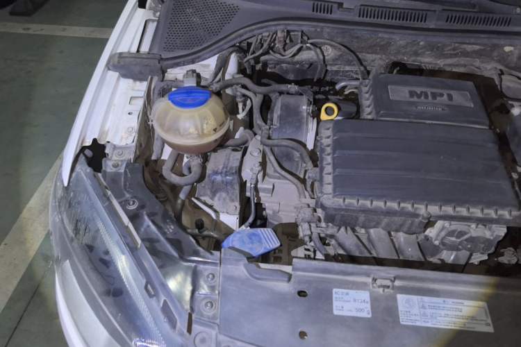 Used Volkswagen Jetta 2015 Zhuihui Edition 1.4L Manual Fashion Model Engine Bay Right