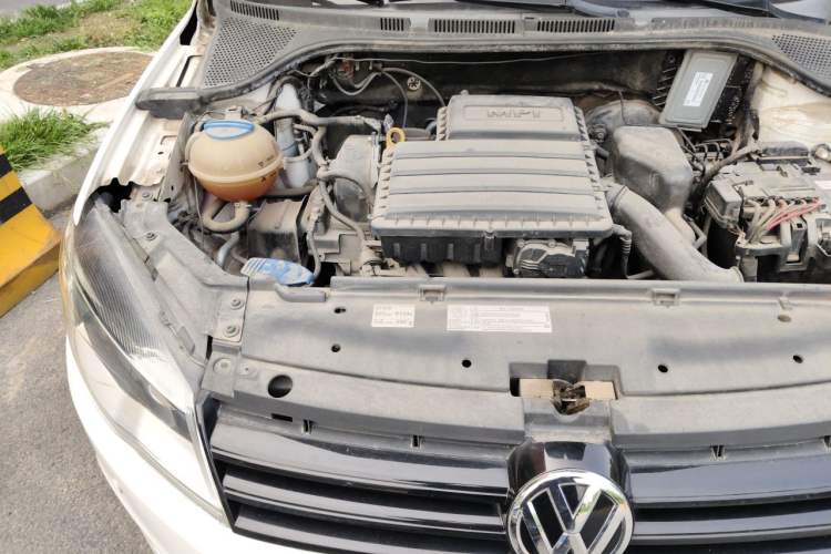 Used Volkswagen Jetta 2015 Value Edition 1.6L Automatic Fashion Version Engine Bay Right