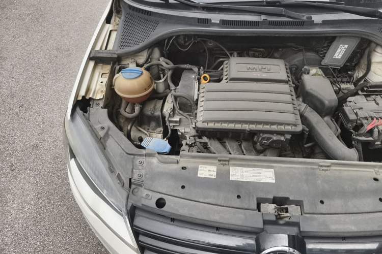 Used Volkswagen Jetta 2015 Value Edition 1.6L Automatic Fashion Version Engine Bay Right