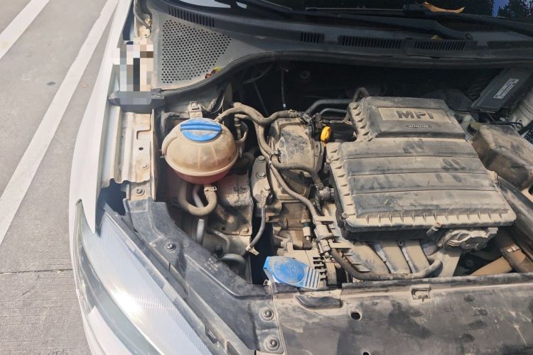 Used Volkswagen Jetta 2015 Value Edition 1.6L Manual Fashionable Style Engine Bay Right