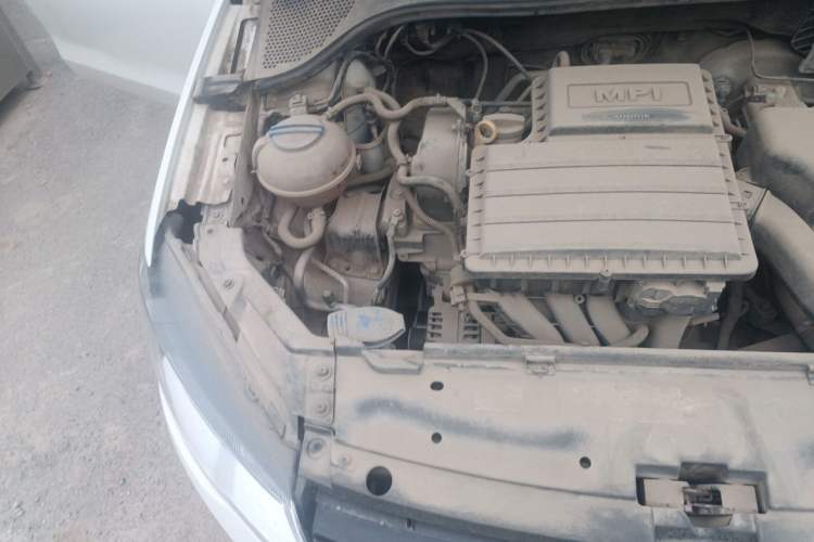 Used Volkswagen Jetta 2015 1.6L Manual Fashion Edition Engine Bay Right